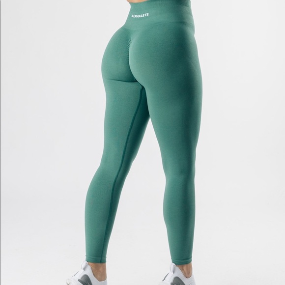 Alphalete Pants - ISO ALPHALETE AMPLIFY ANY COLOUR